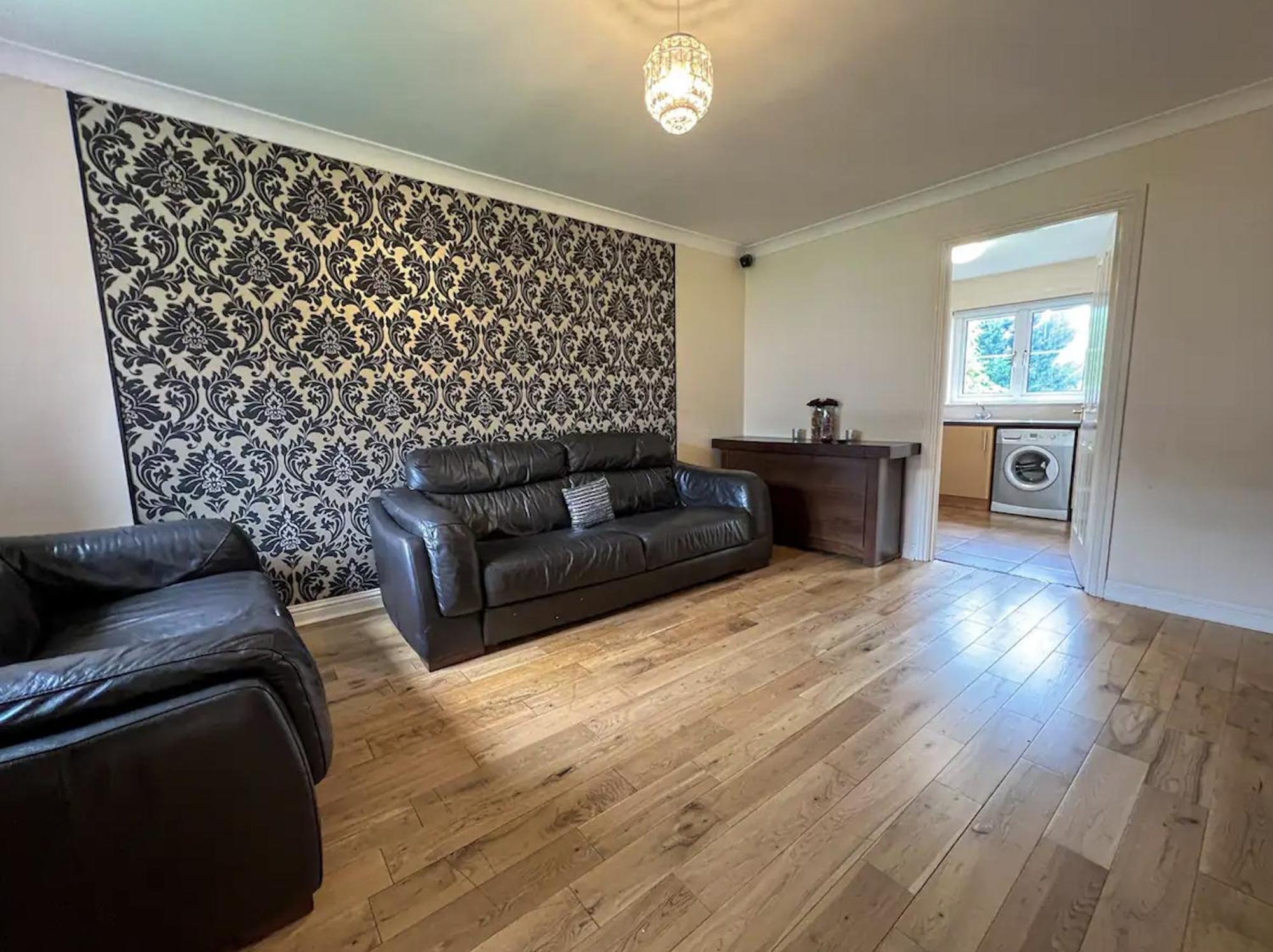 Glasgow Central - Entire House - Free Parking , Free Super Fast Wifi , Private Garden & Parking Security Екстериор снимка