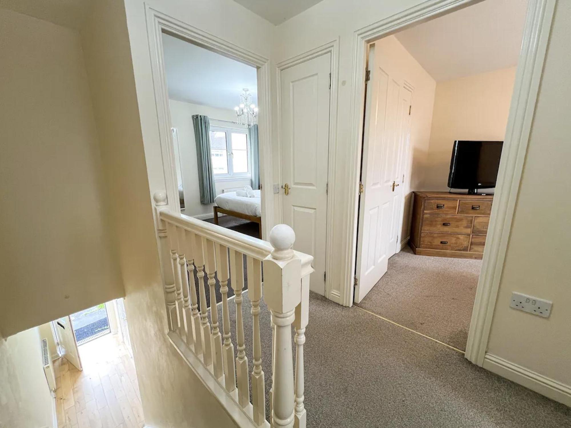 Glasgow Central - Entire House - Free Parking , Free Super Fast Wifi , Private Garden & Parking Security Екстериор снимка