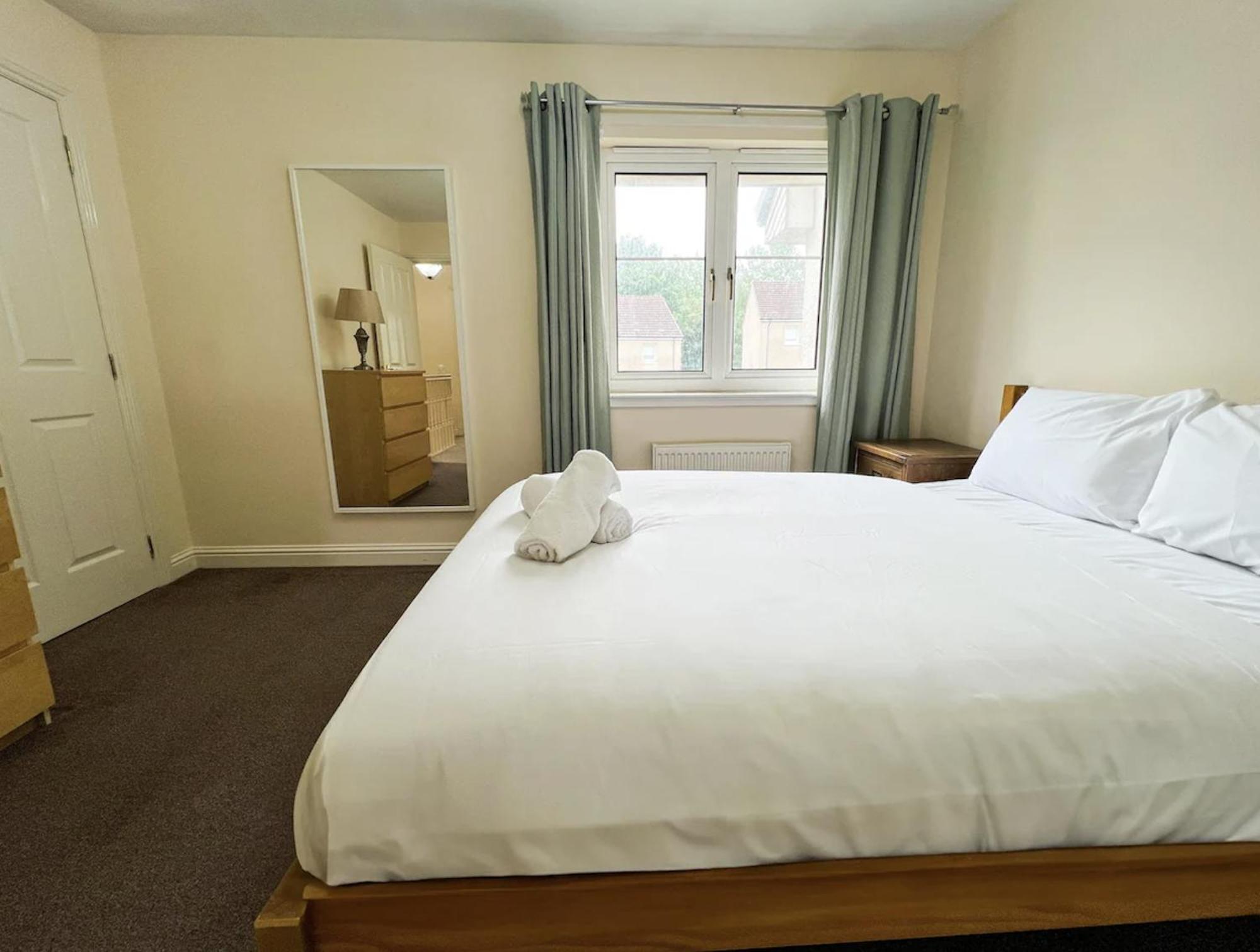 Glasgow Central - Entire House - Free Parking , Free Super Fast Wifi , Private Garden & Parking Security Екстериор снимка