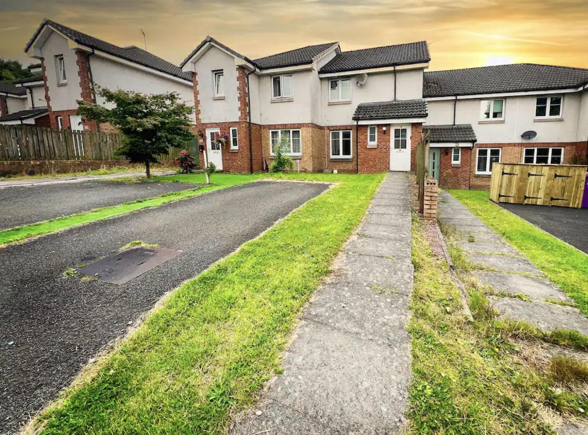 Glasgow Central - Entire House - Free Parking , Free Super Fast Wifi , Private Garden & Parking Security Екстериор снимка