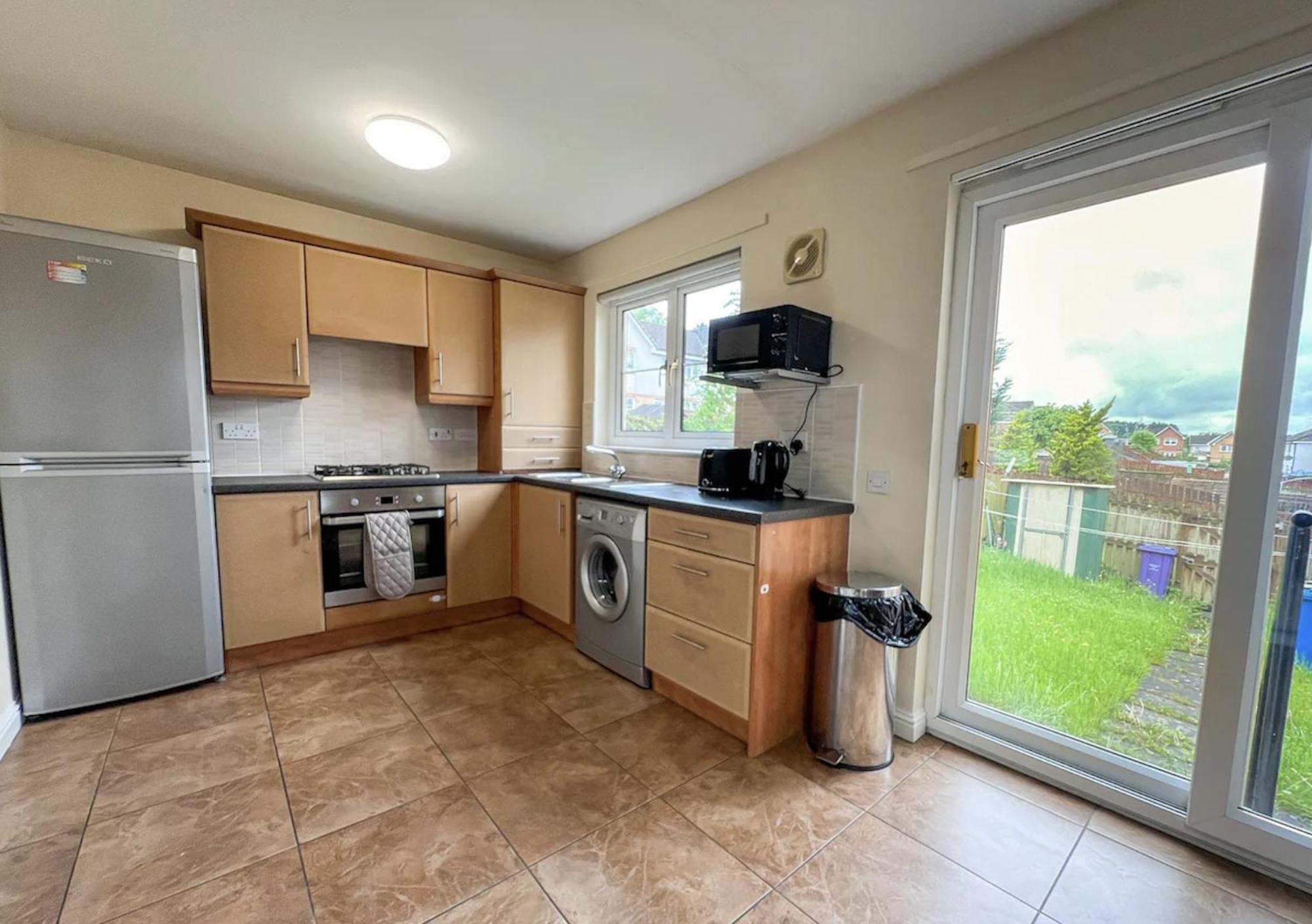 Glasgow Central - Entire House - Free Parking , Free Super Fast Wifi , Private Garden & Parking Security Екстериор снимка