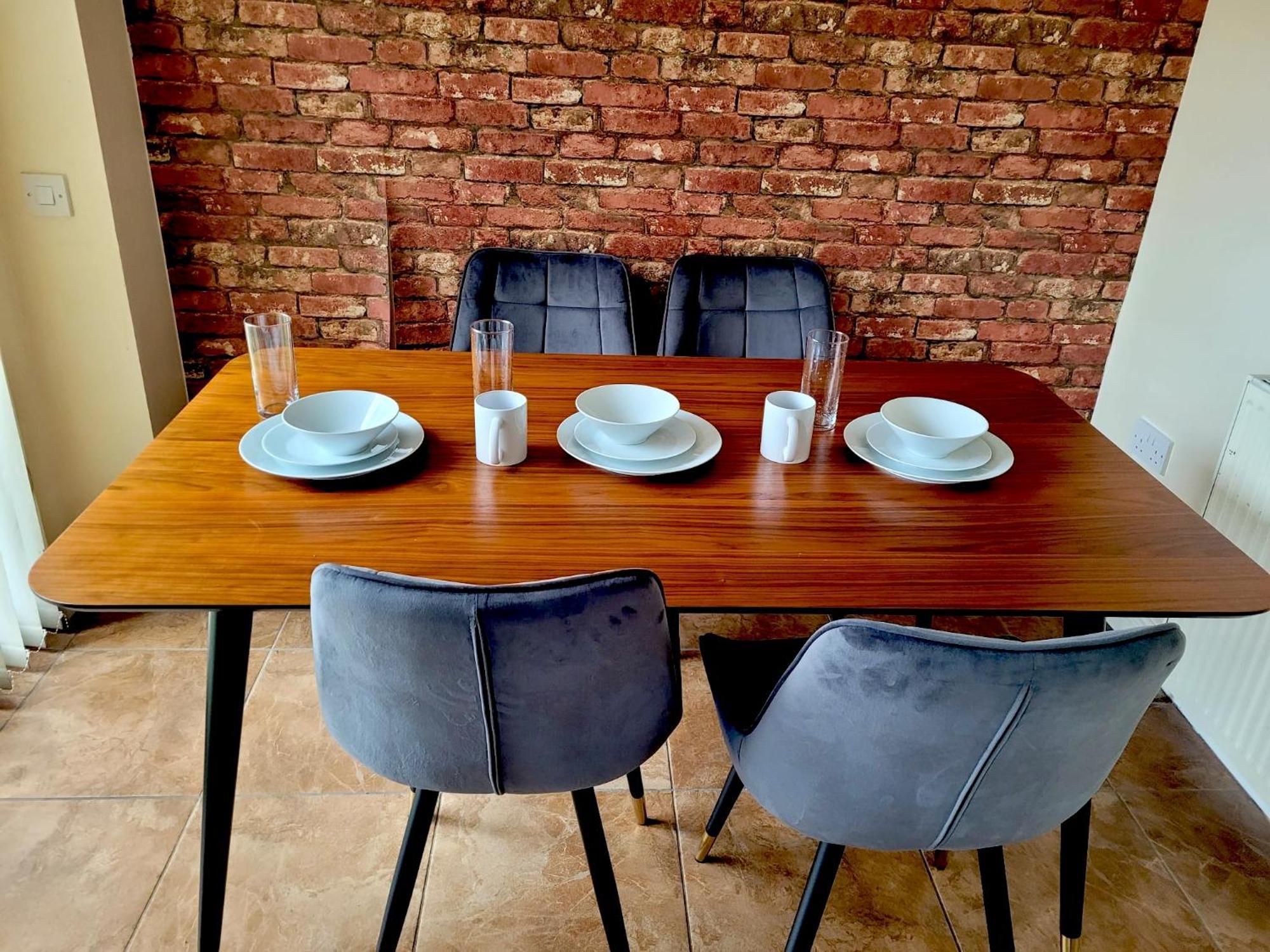 Glasgow Central - Entire House - Free Parking , Free Super Fast Wifi , Private Garden & Parking Security Екстериор снимка