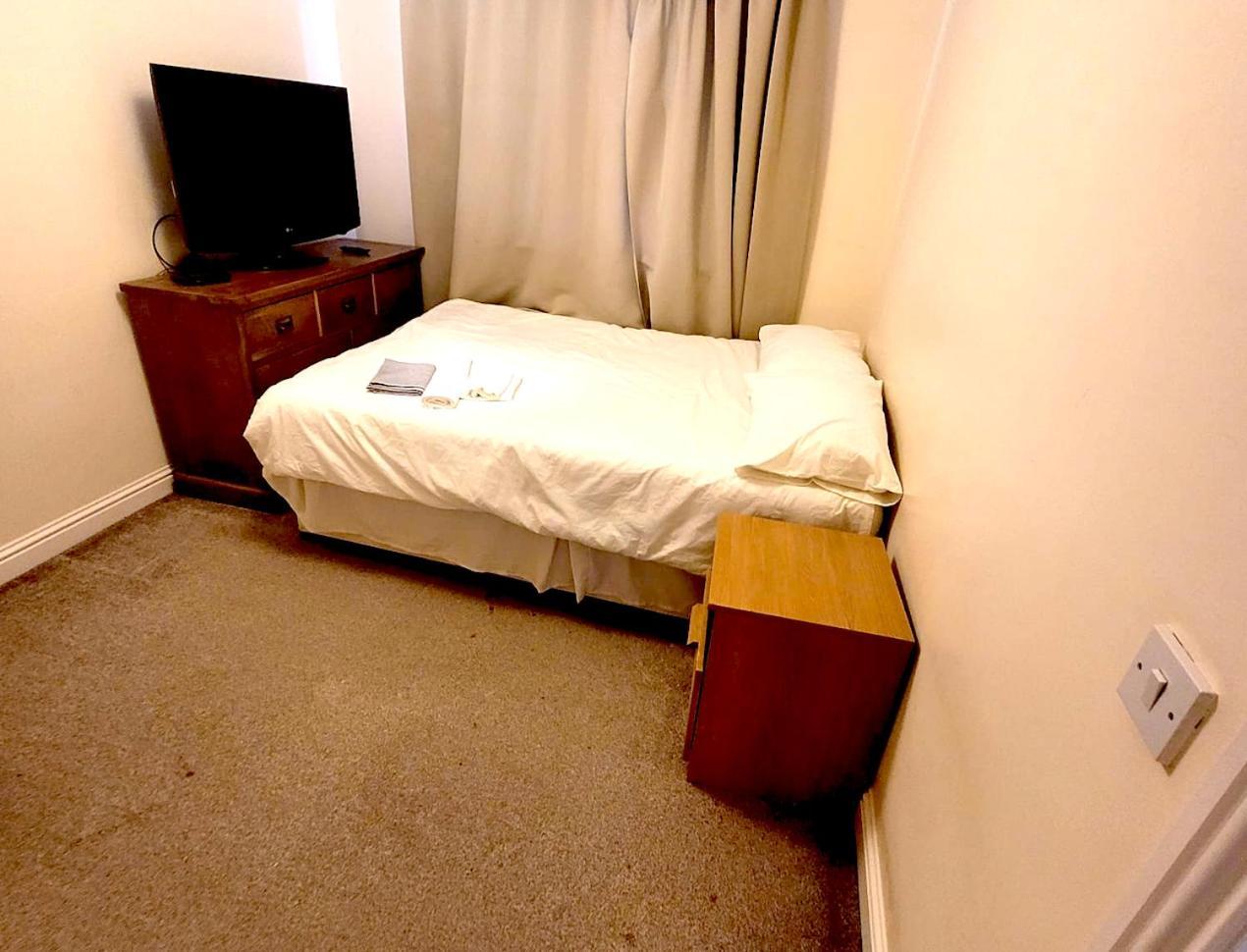 Glasgow Central - Entire House - Free Parking , Free Super Fast Wifi , Private Garden & Parking Security Екстериор снимка