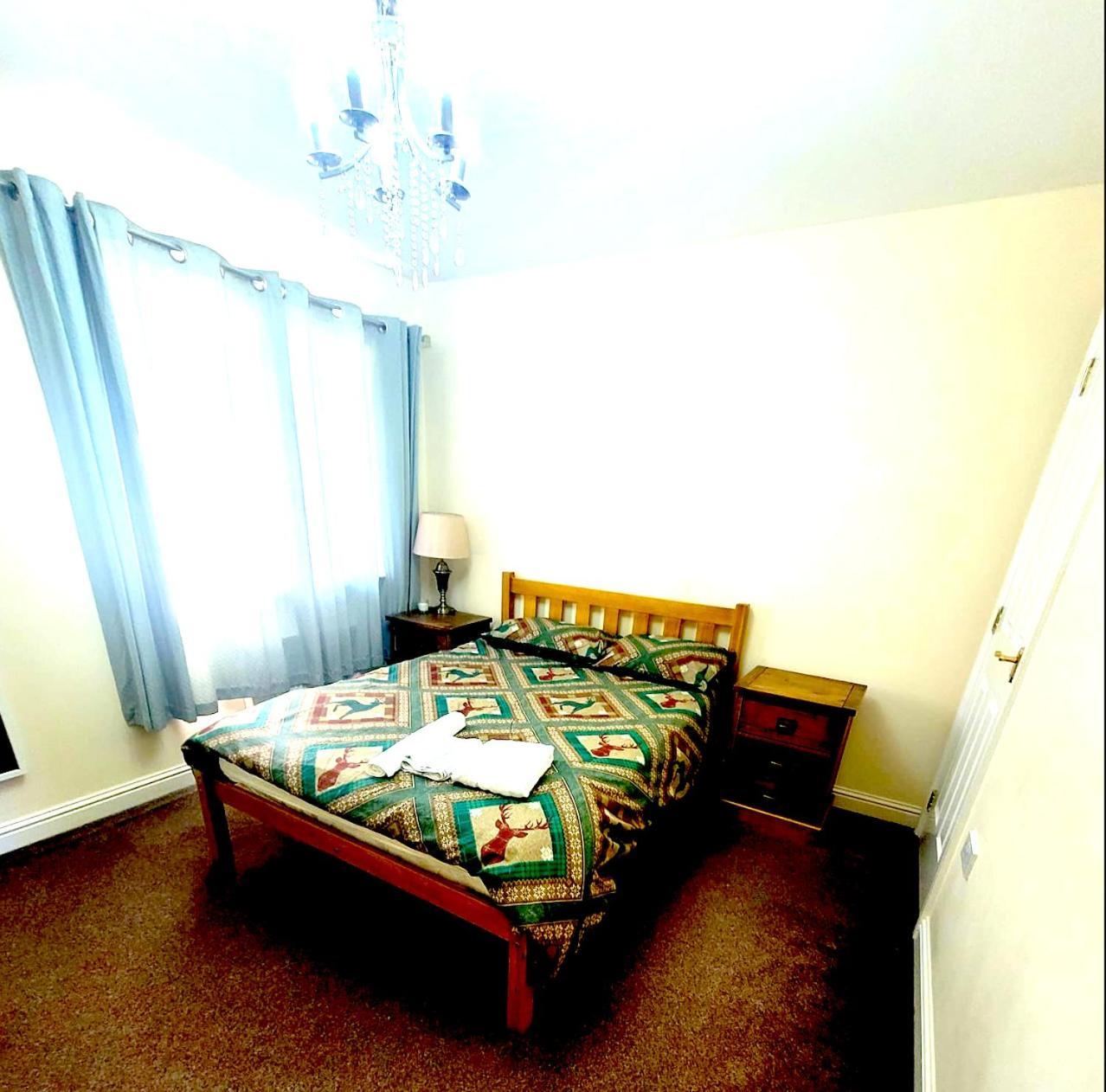Glasgow Central - Entire House - Free Parking , Free Super Fast Wifi , Private Garden & Parking Security Екстериор снимка